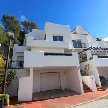 Venta de casa pareada en Istán