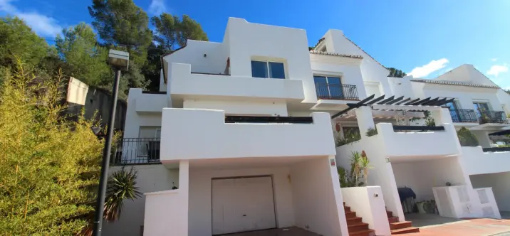 Venta de casa pareada en Istán 1