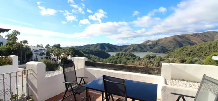 Venta de casa pareada en Istán 4