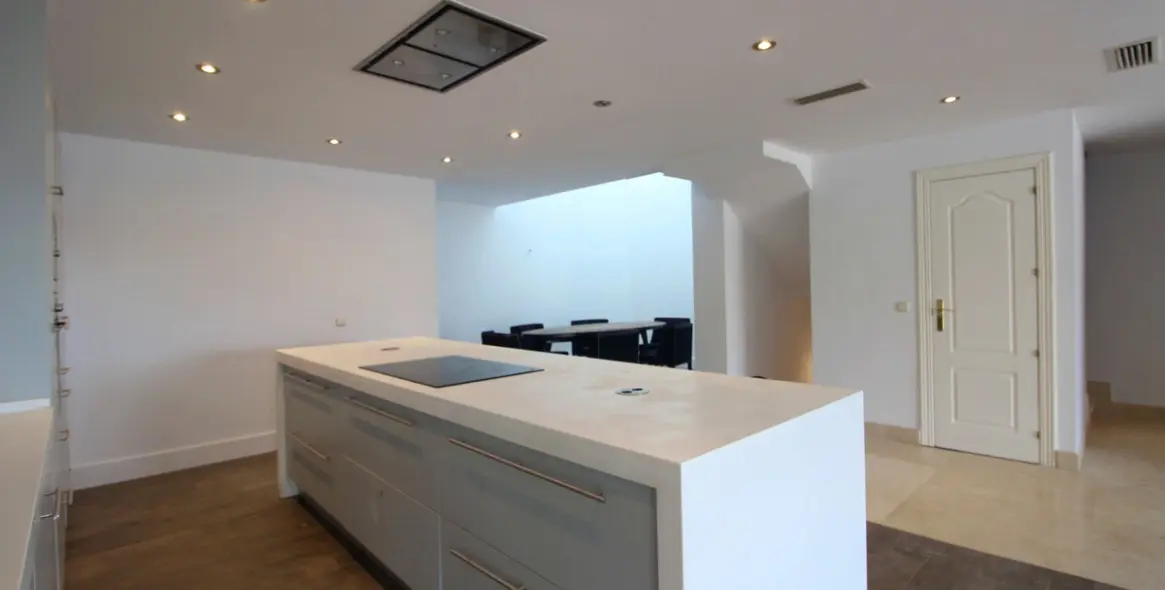 Sale of semi-detached house in Istán 8