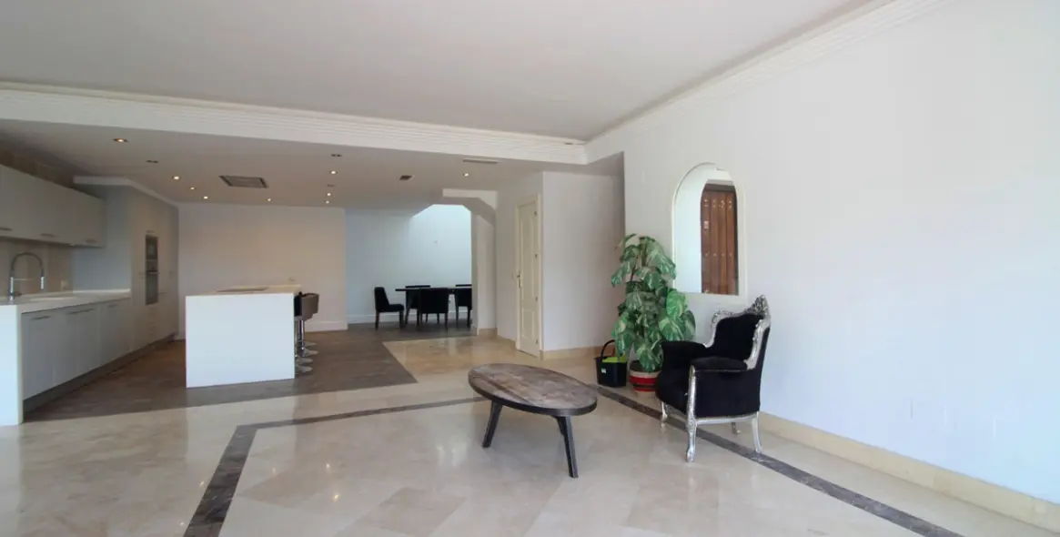 Sale of semi-detached house in Istán 10