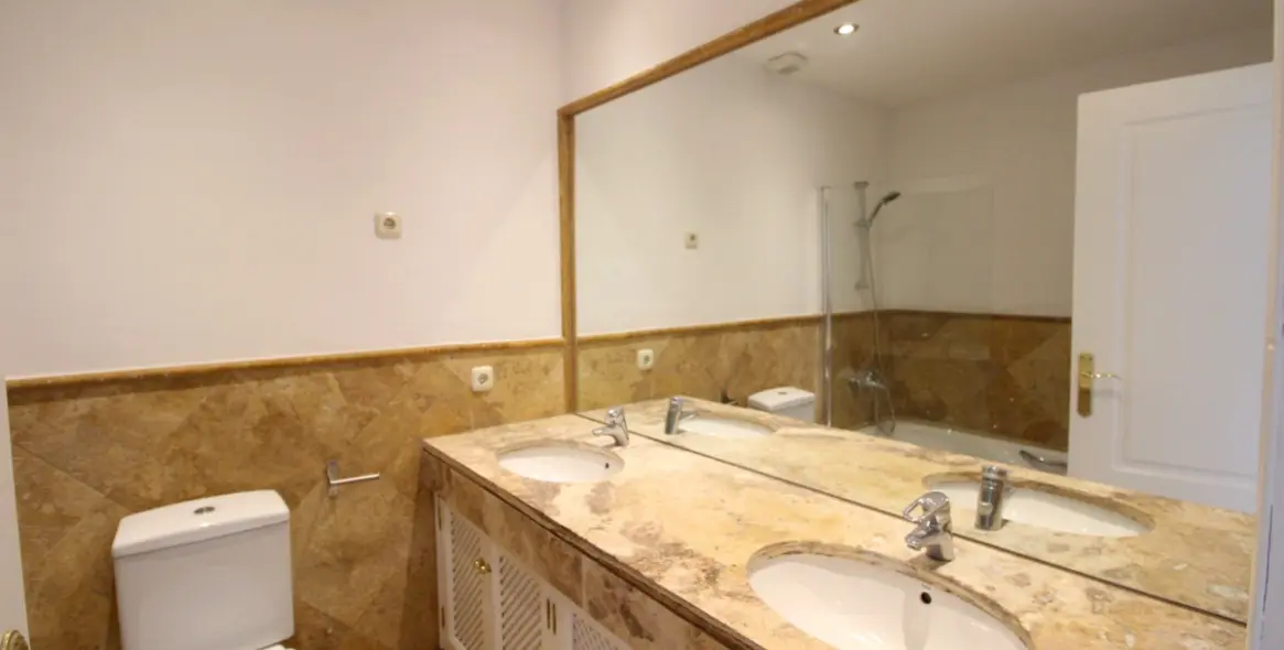 Sale of semi-detached house in Istán 12