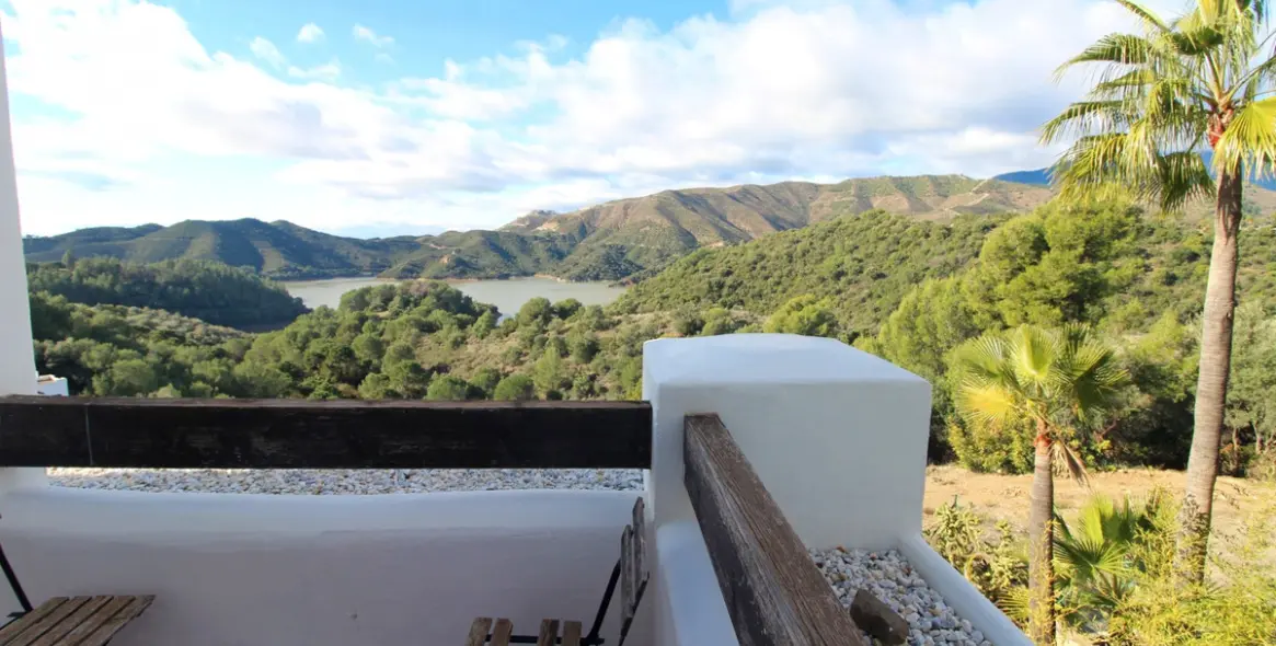 Sale of semi-detached house in Istán 17