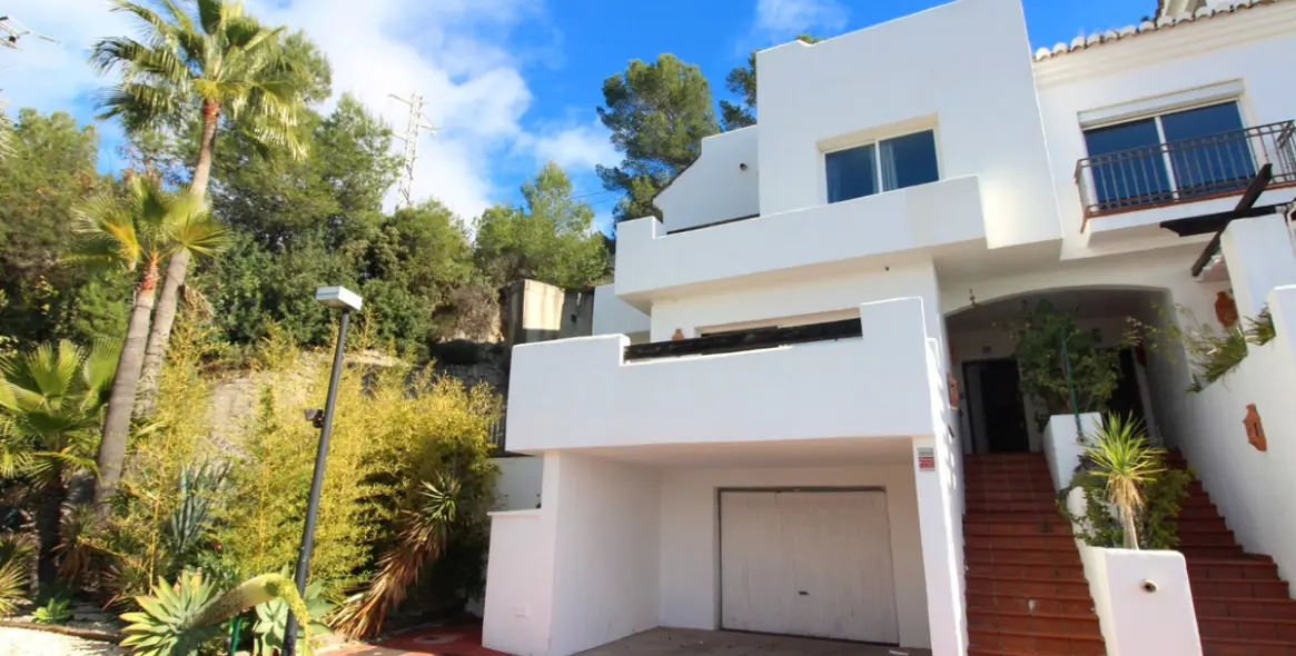 Sale of semi-detached house in Istán 18