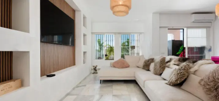 Продажа  отдельно стоящей виллы в New Golden Mile 1