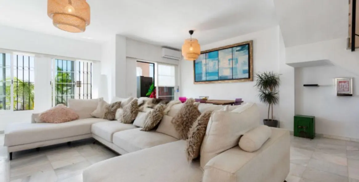 Sale of detached villa in New Golden Mile 3