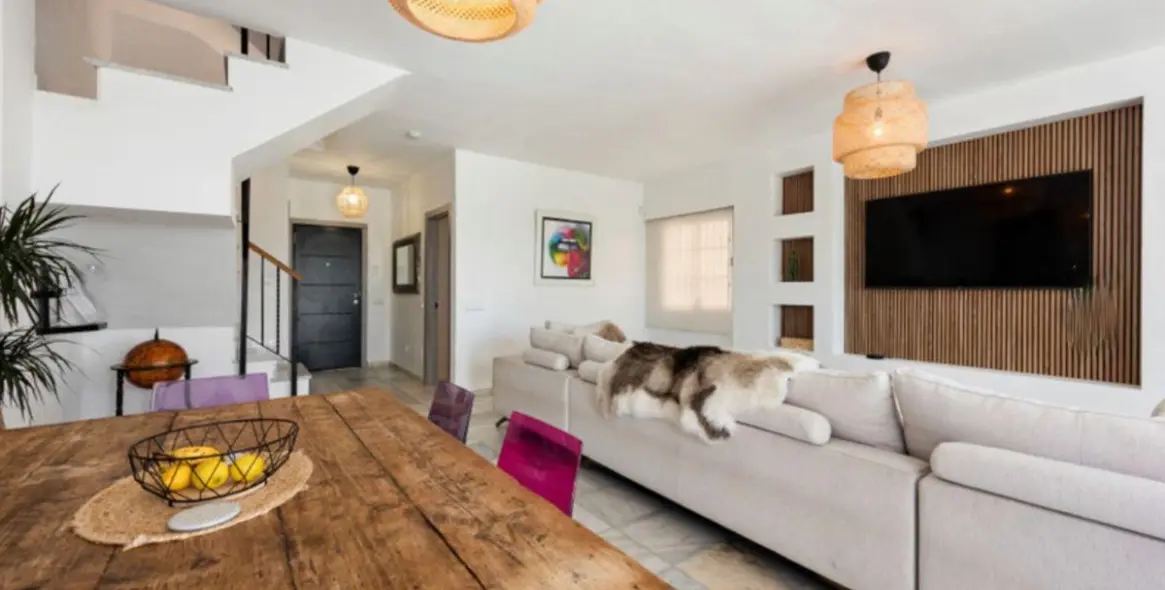 Sale of detached villa in New Golden Mile 4