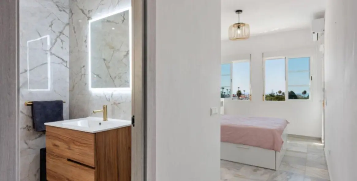 Sale of detached villa in New Golden Mile 7