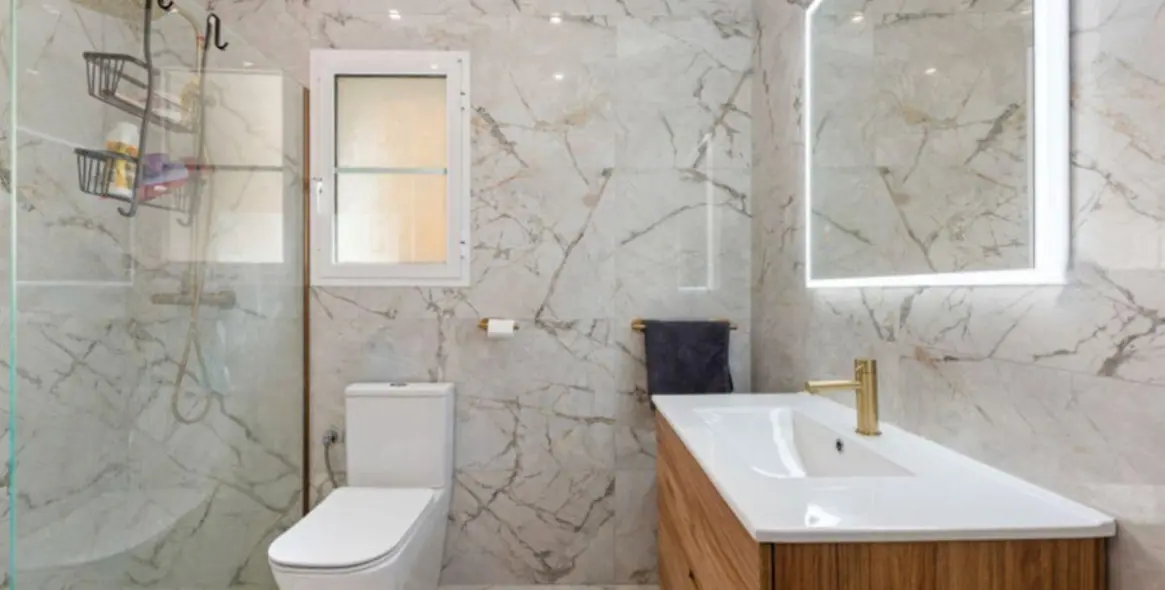 Sale of detached villa in New Golden Mile 8