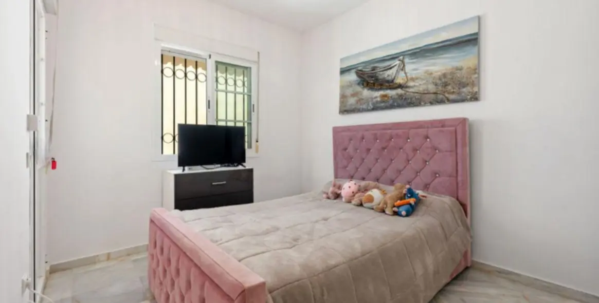 Sale of detached villa in New Golden Mile 13