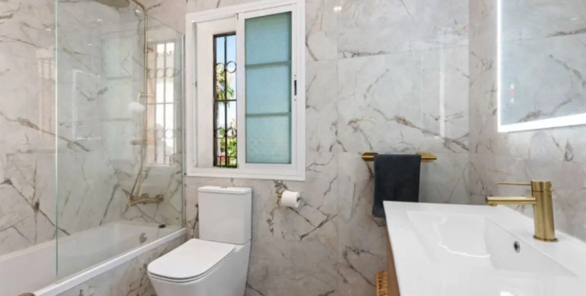 Sale of detached villa in New Golden Mile 14