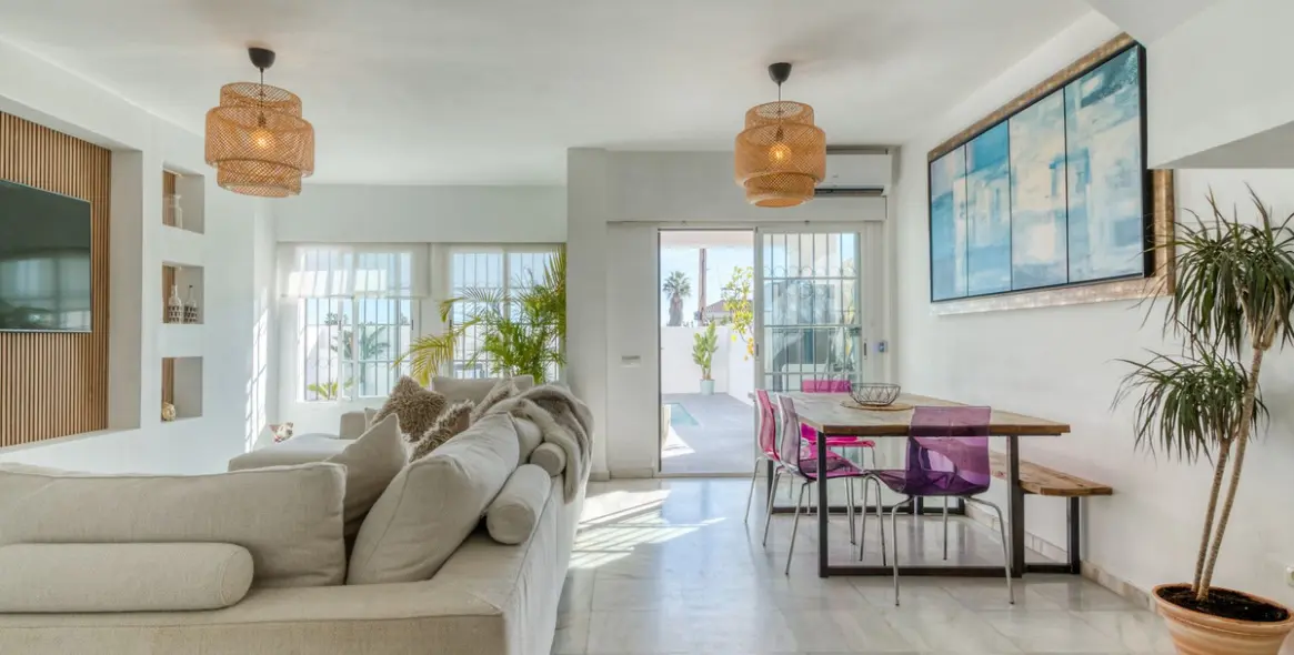 Sale of detached villa in New Golden Mile 19