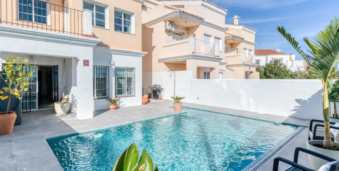 Продажа  отдельно стоящей виллы в New Golden Mile 33