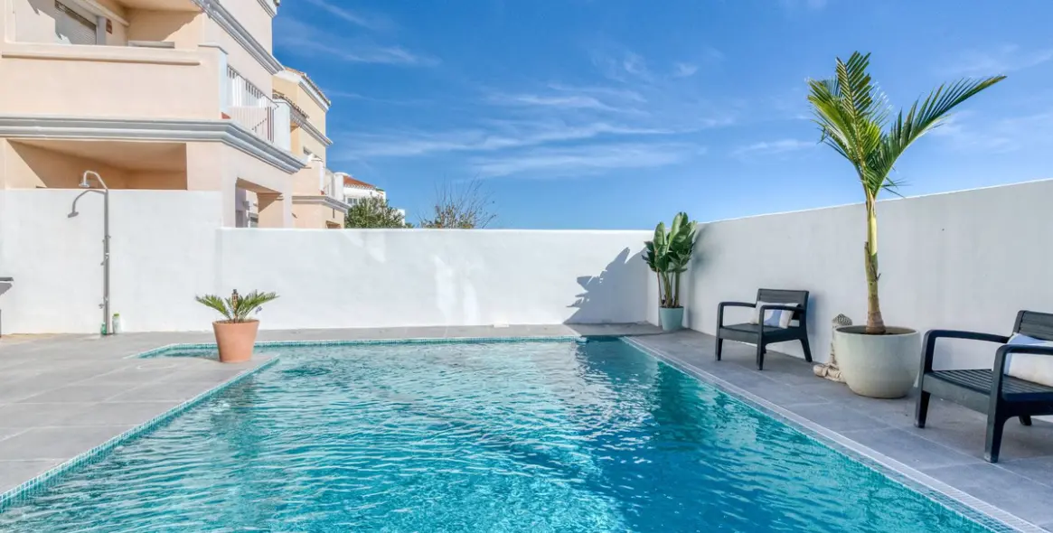 Продажа  отдельно стоящей виллы в New Golden Mile 35