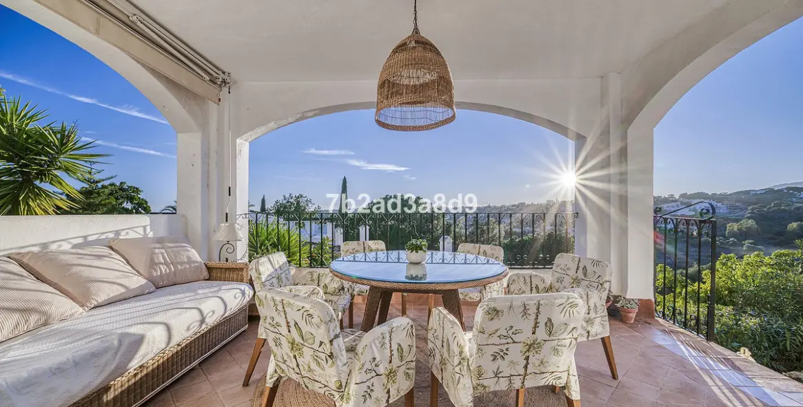 Продажа апартаментов на среднем этаже в Nueva Andalucía 1