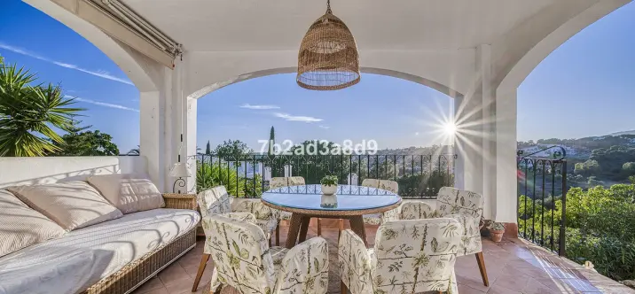 Venta de apartamento en planta media en Nueva Andalucía 0