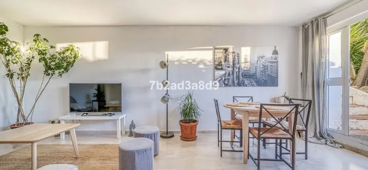 Venta de apartamento en planta media en Nueva Andalucía 2