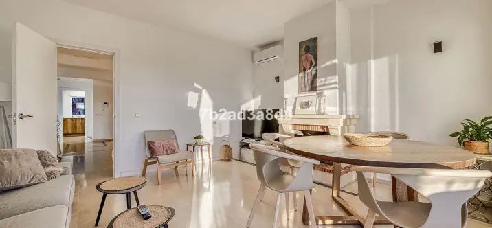 Venta de apartamento en planta media en Nueva Andalucía 3