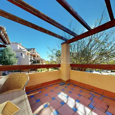 Venta de apartamento en planta media en Hacienda del Sol
