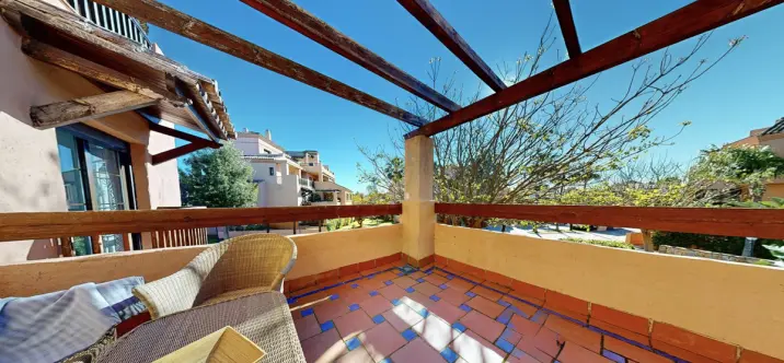 Venta de apartamento en planta media en Hacienda del Sol 1