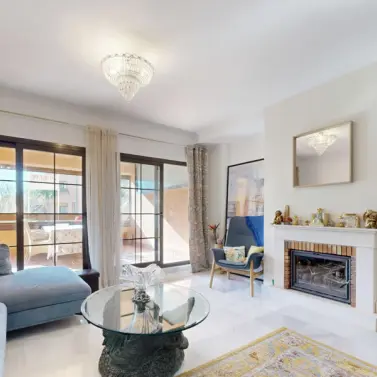 Venta de apartamento en planta media en Hacienda del Sol