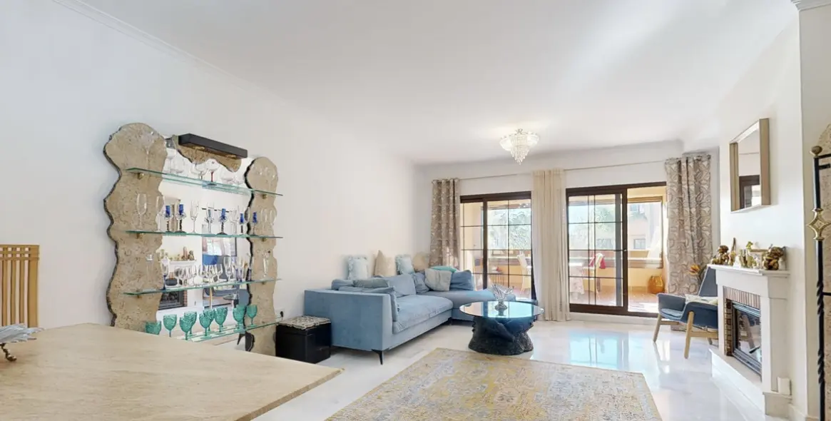 Venta de apartamento en planta media en Hacienda del Sol 4