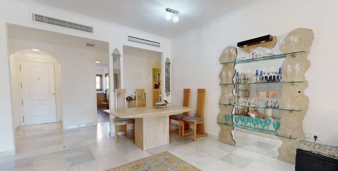 Venta de apartamento en planta media en Hacienda del Sol 6