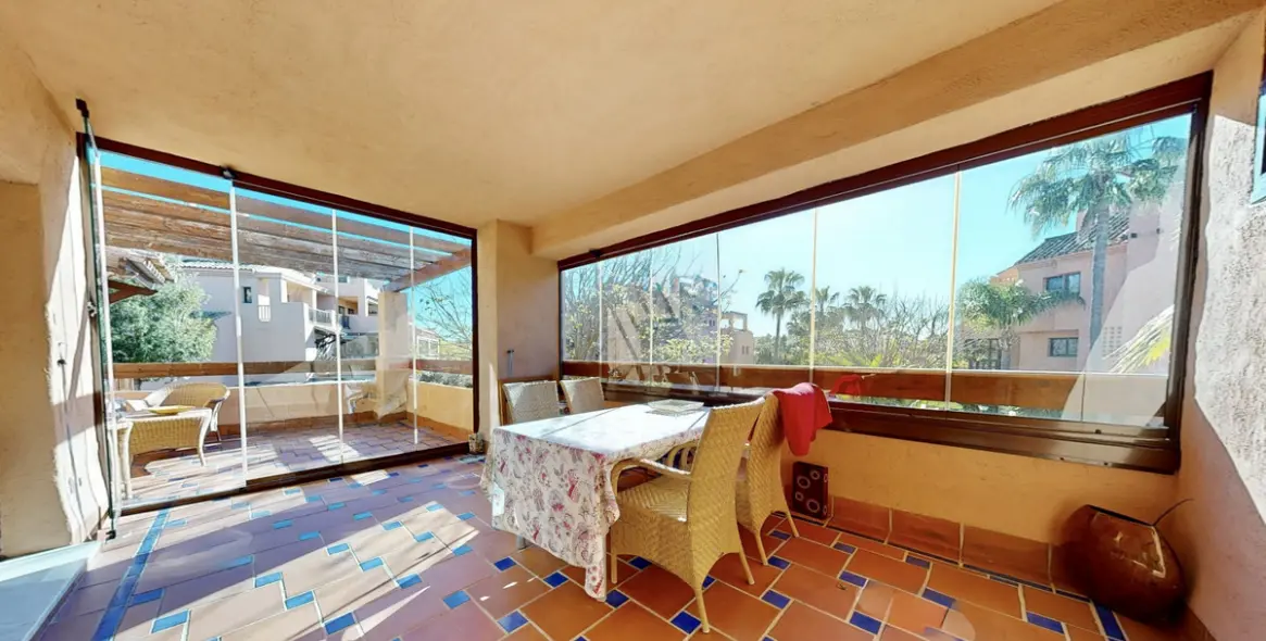 Venta de apartamento en planta media en Hacienda del Sol 7