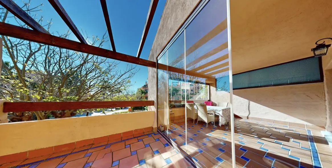 Venta de apartamento en planta media en Hacienda del Sol 8
