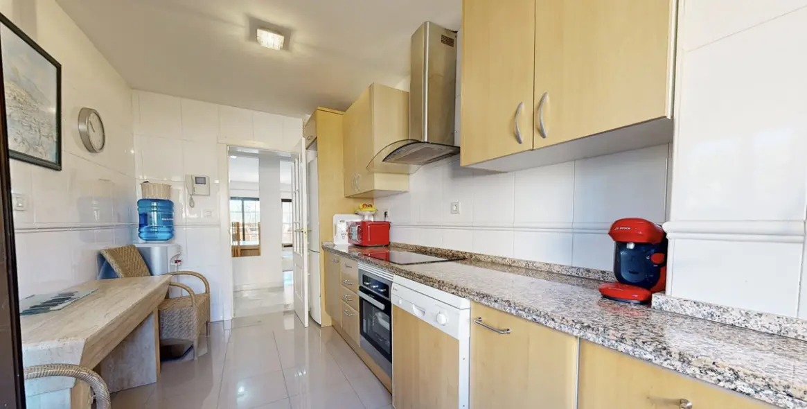 Venta de apartamento en planta media en Hacienda del Sol 10