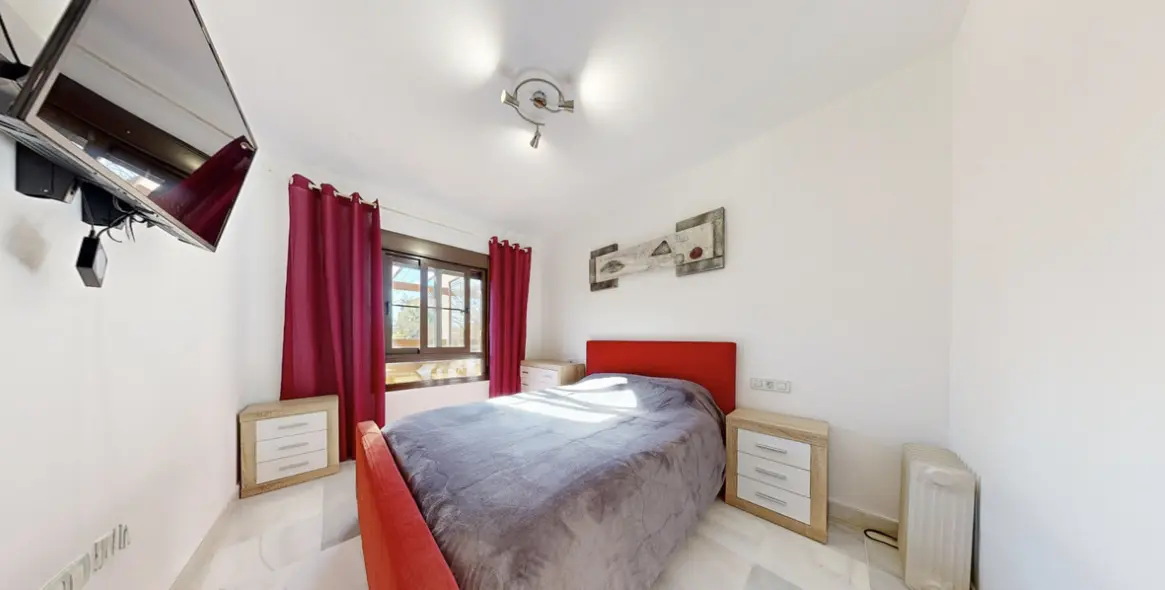 Venta de apartamento en planta media en Hacienda del Sol 13