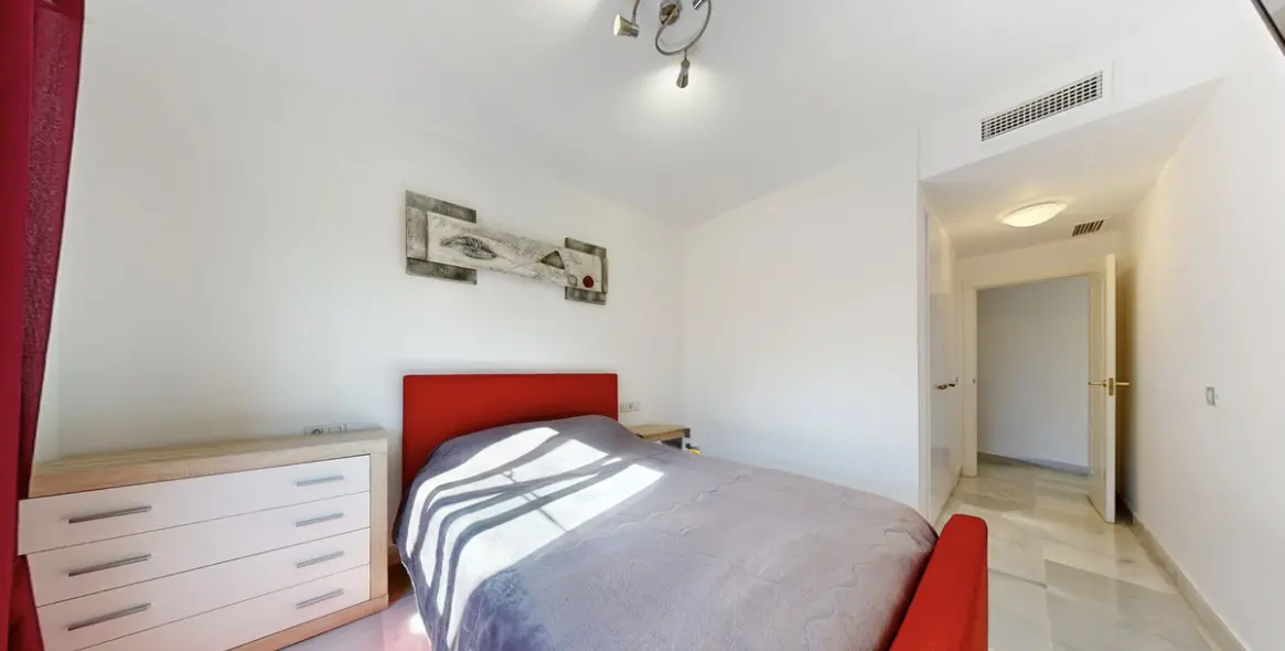 Venta de apartamento en planta media en Hacienda del Sol 14