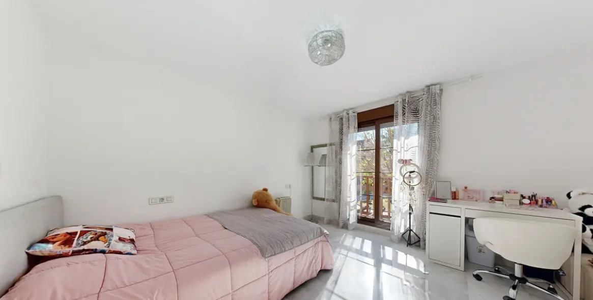 Venta de apartamento en planta media en Hacienda del Sol 16