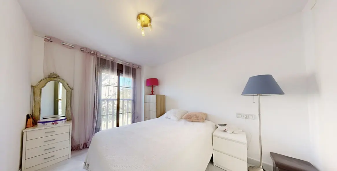 Venta de apartamento en planta media en Hacienda del Sol 18