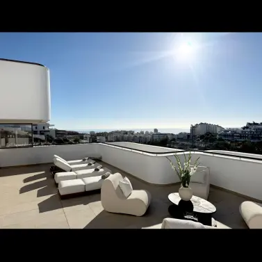 Sale of middle floor apartment in Estepona