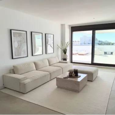 Sale of middle floor apartment in Estepona