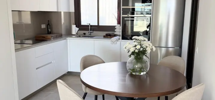 Продажа апартаментов на среднем этаже в Estepona 4