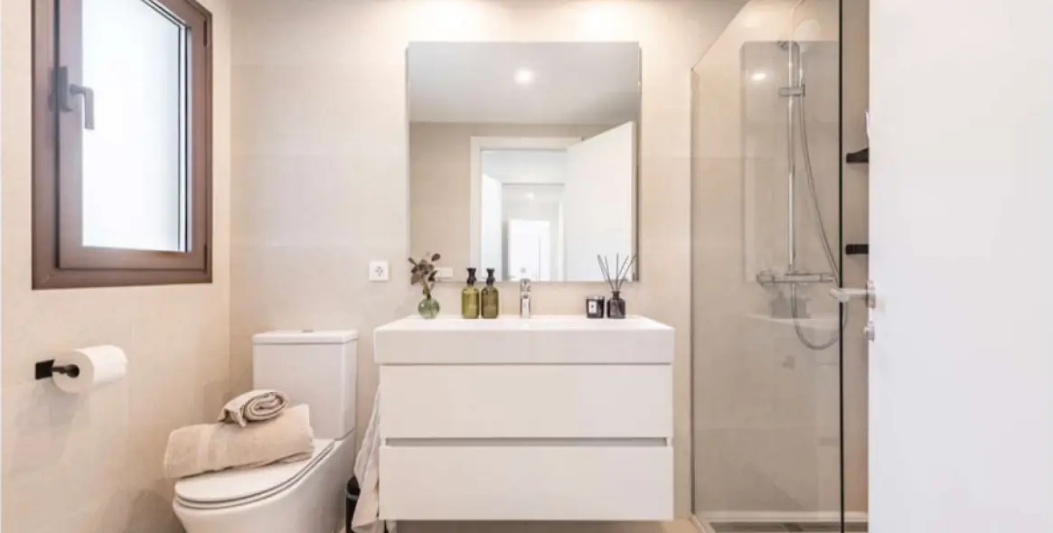 Venta de apartamento en planta media en Estepona 7