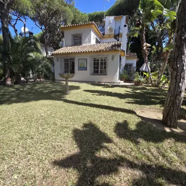 Venta de villa independiente en Calahonda