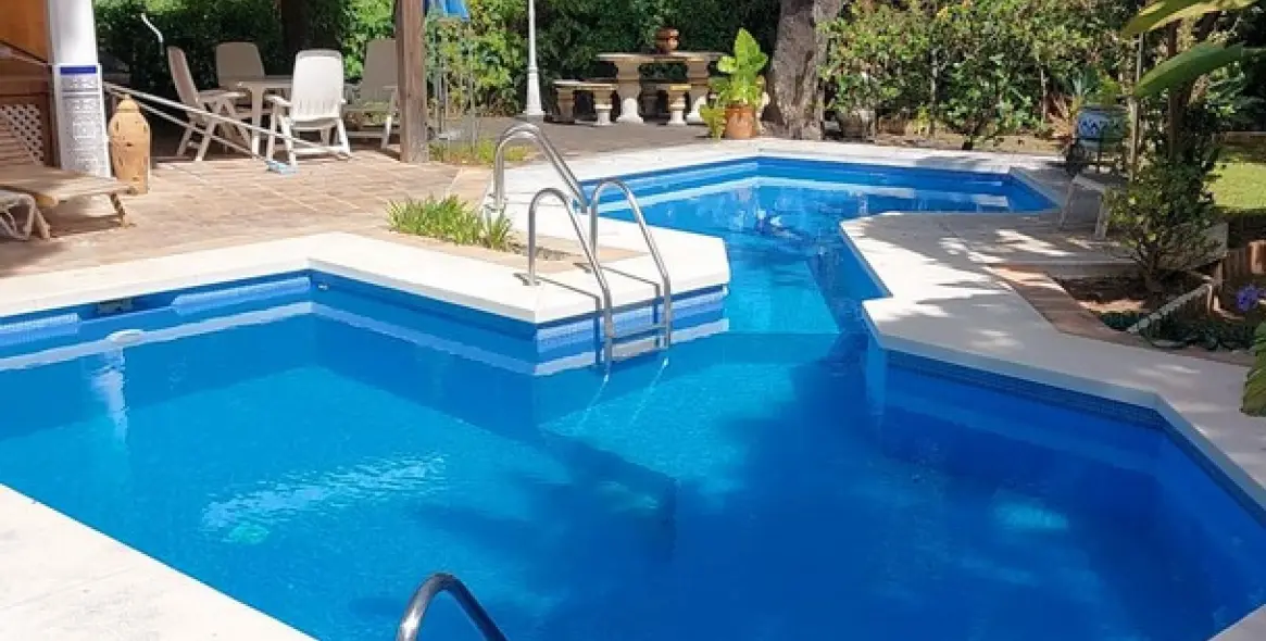 Sale of detached villa in Calahonda 2