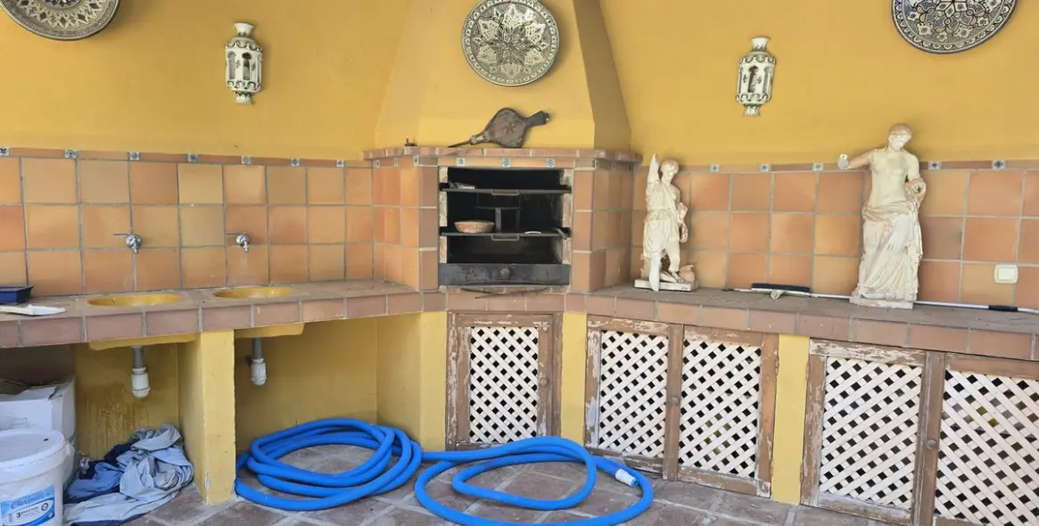 Sale of detached villa in Calahonda 7