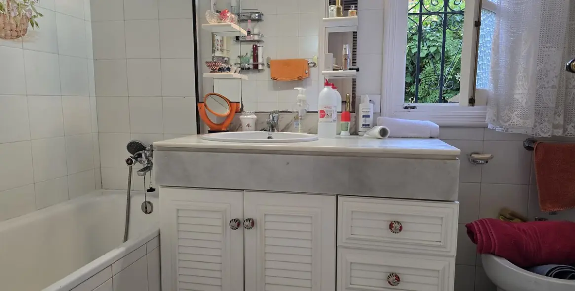 Sale of detached villa in Calahonda 10