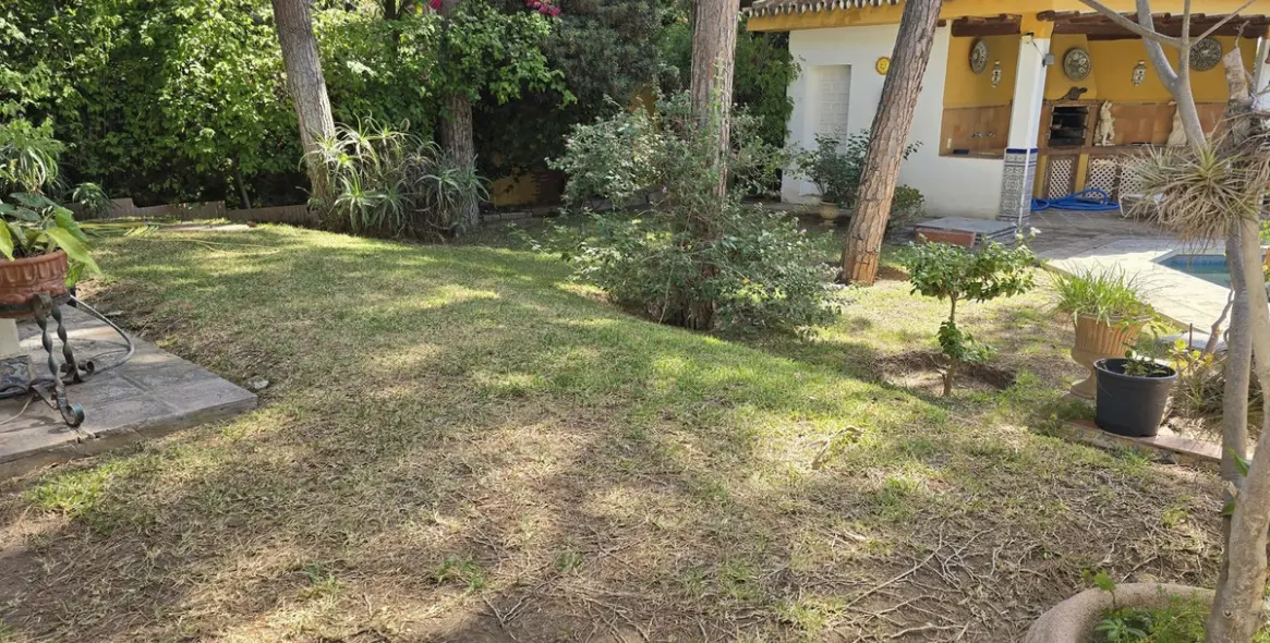 Sale of detached villa in Calahonda 16