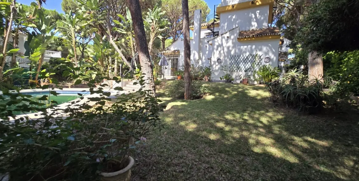Sale of detached villa in Calahonda 19
