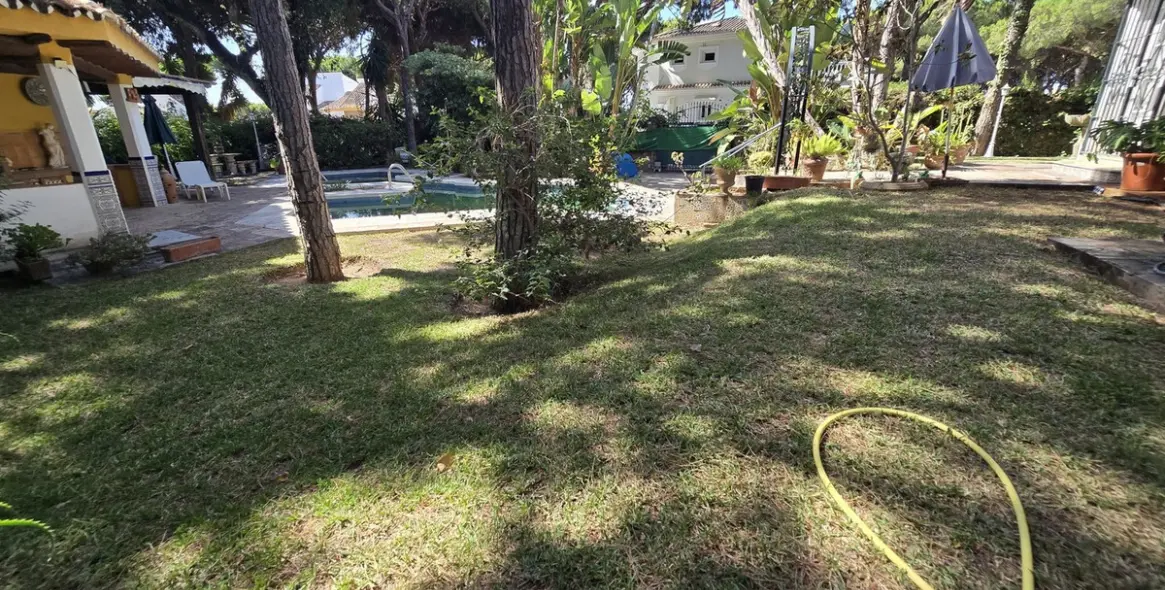 Sale of detached villa in Calahonda 20