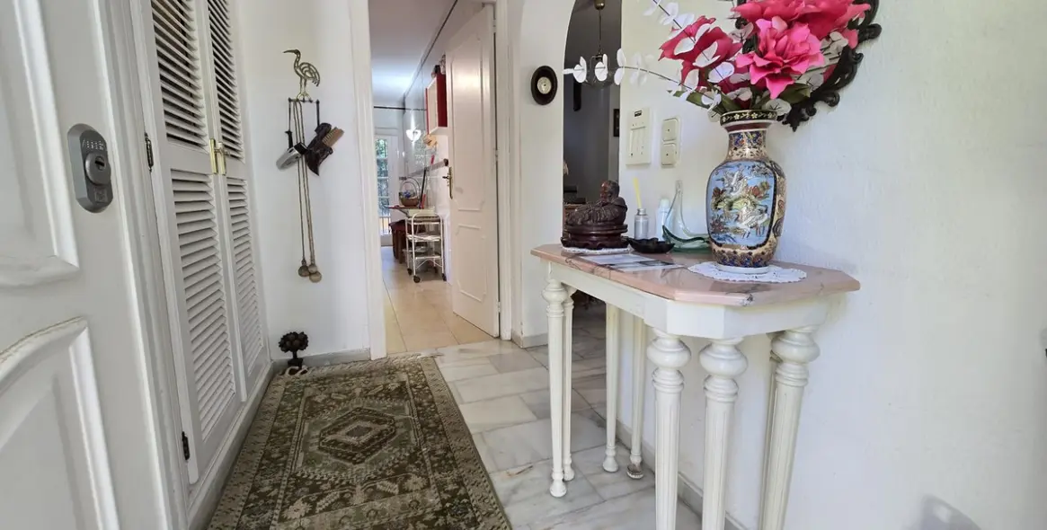 Sale of detached villa in Calahonda 24