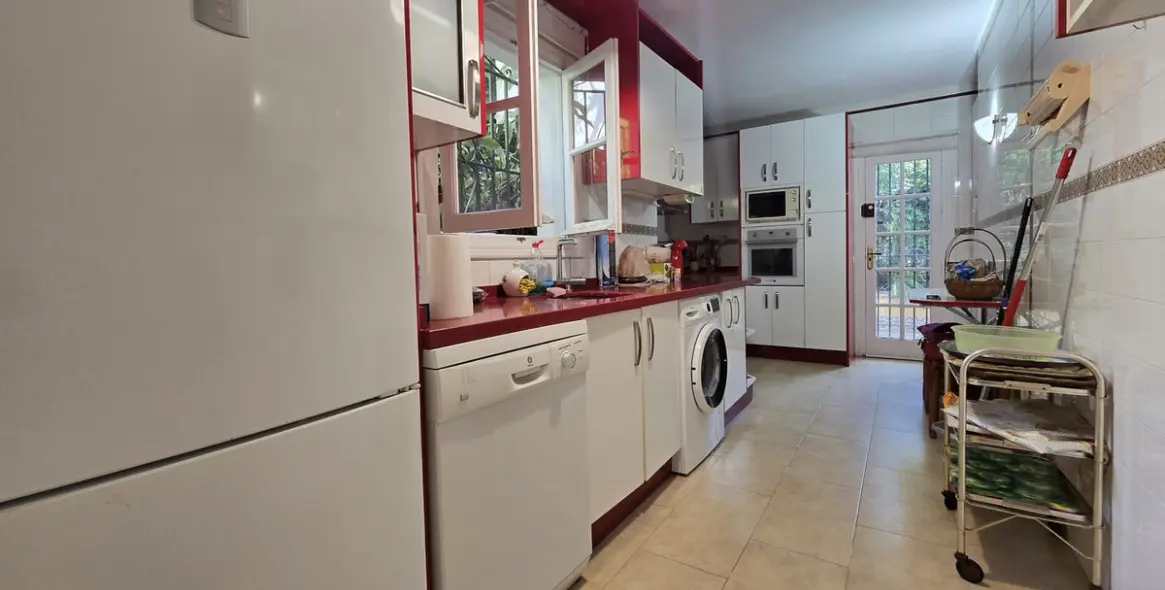 Sale of detached villa in Calahonda 25