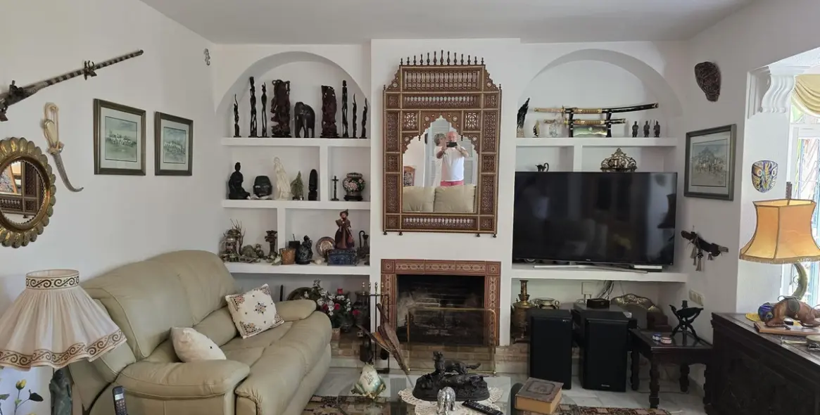 Sale of detached villa in Calahonda 28