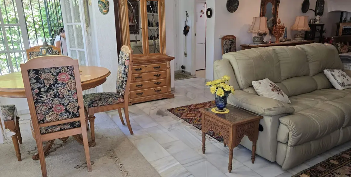 Sale of detached villa in Calahonda 29