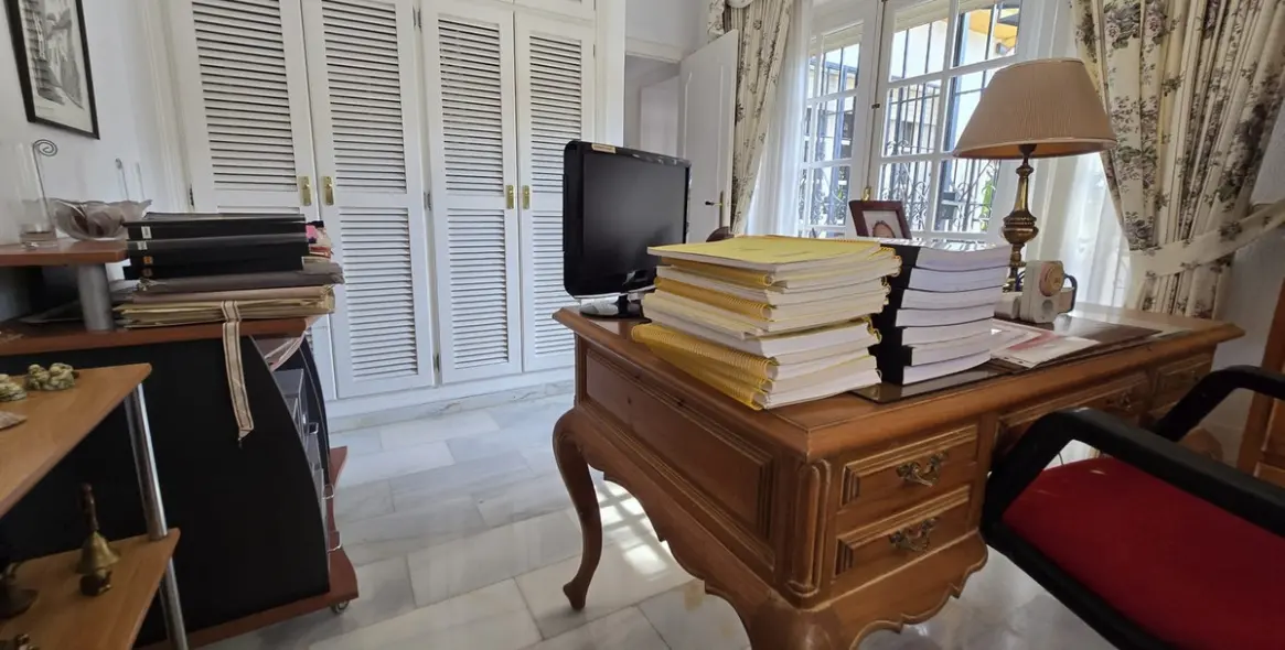 Sale of detached villa in Calahonda 35